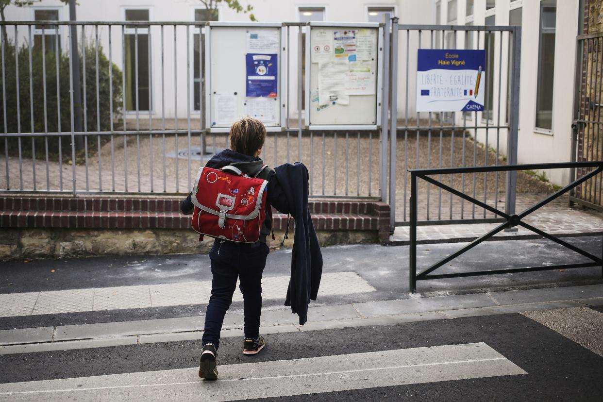 Le nouveau coronavirus est au coeur de toutes les discussions et les enfants en entendent eux aussi parler. Les parents ont un rôle à jouer pour désamorcer les inquiétudes. 