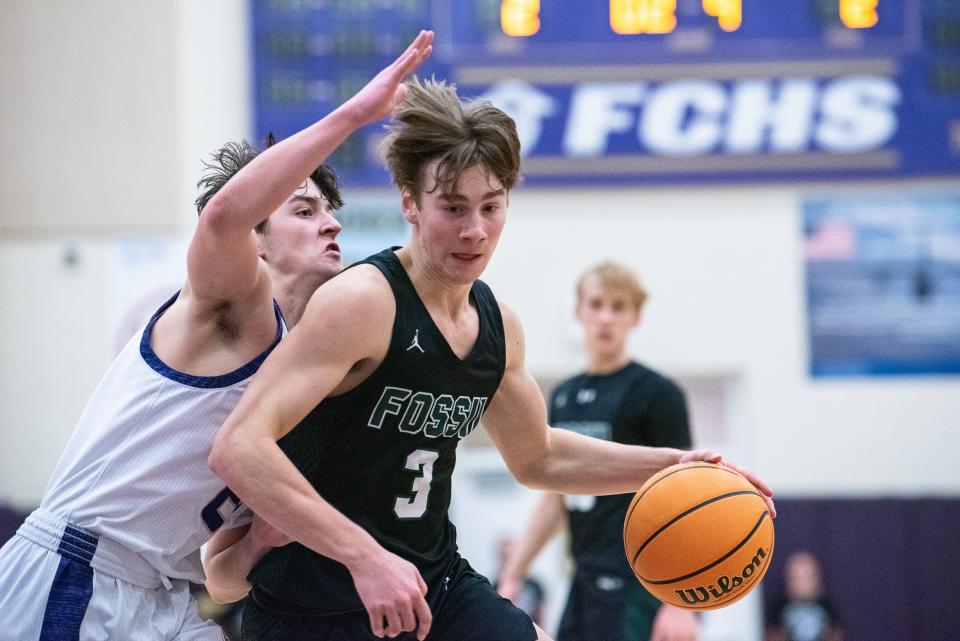 Fossil Ridge boys basketball's Eli Nutting (3) drives to the basket during a city rivalry boys-girls doubleheader against Fort Collins on Tuesday, January 30, 2024, at Fort Collins High School in Fort Collins, Colo. The SaberCats won 65-55.