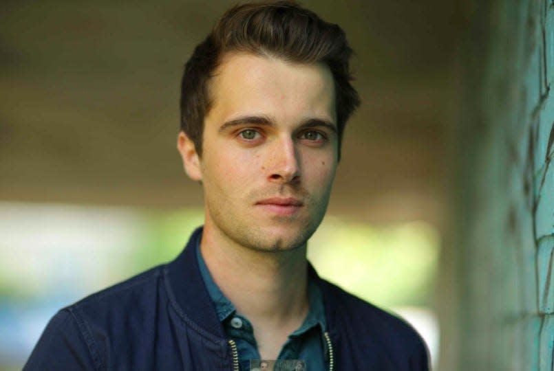 Actor Max Deacon has signed on to star in "Art Thief," a movie due to start filming March 23 in Provincetown by director, writer and gallery owner Arthur Egeli.