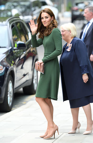 kate-middleton-bag-left-hand-2