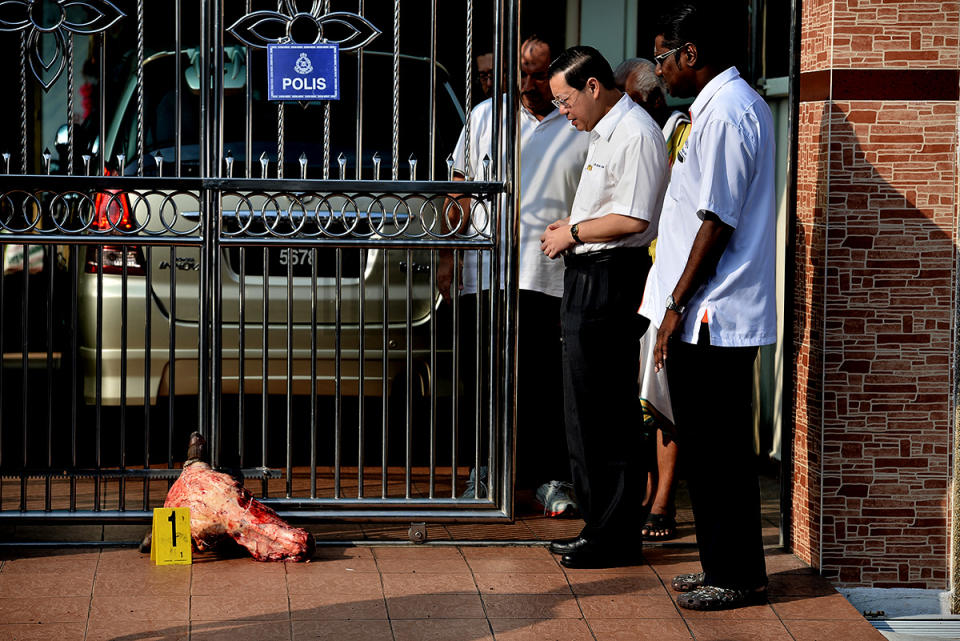 DAP secretary-general Lim Guan Eng (second from right) visiting Seri Delima assemblyman R.S.N. Rayer's (right) house in Seri Delima, Penang, after a cow head was found at the gate this morning. – The Malaysian Insider pic by Hasnoor Hussain, June 28, 2014.