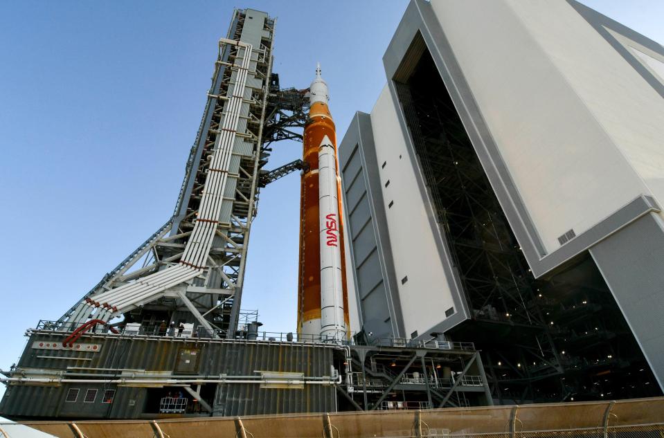 NASA’s massive Space Launch System rocket Artemis I rolls out from the Vehicle Assembly Building on its way to pad 39B for a systems test.