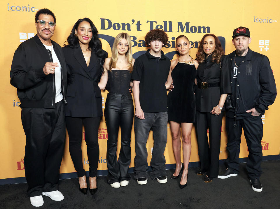 Lionel Richie, Lisa Parigi, Harlow Madden, Sparrow Madden, Nicole Richie, Brenda Harvey-Richie, and Joel Madden (Rodin Eckenroth / Getty Images)