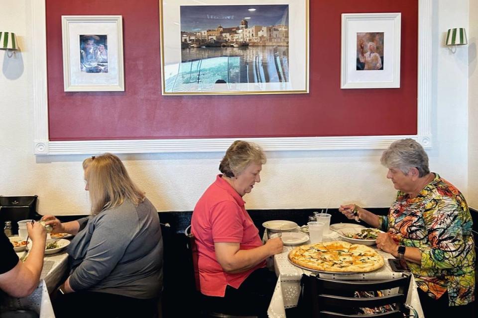 Avelluto’s sells pizza, calzones, stromboli and other Italian favorites.