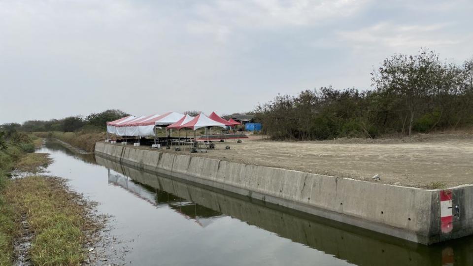 為解決北學甲淹水問題，學甲Ｍ幹線設置抽水站及調節池因應。（記者盧萍珊攝）