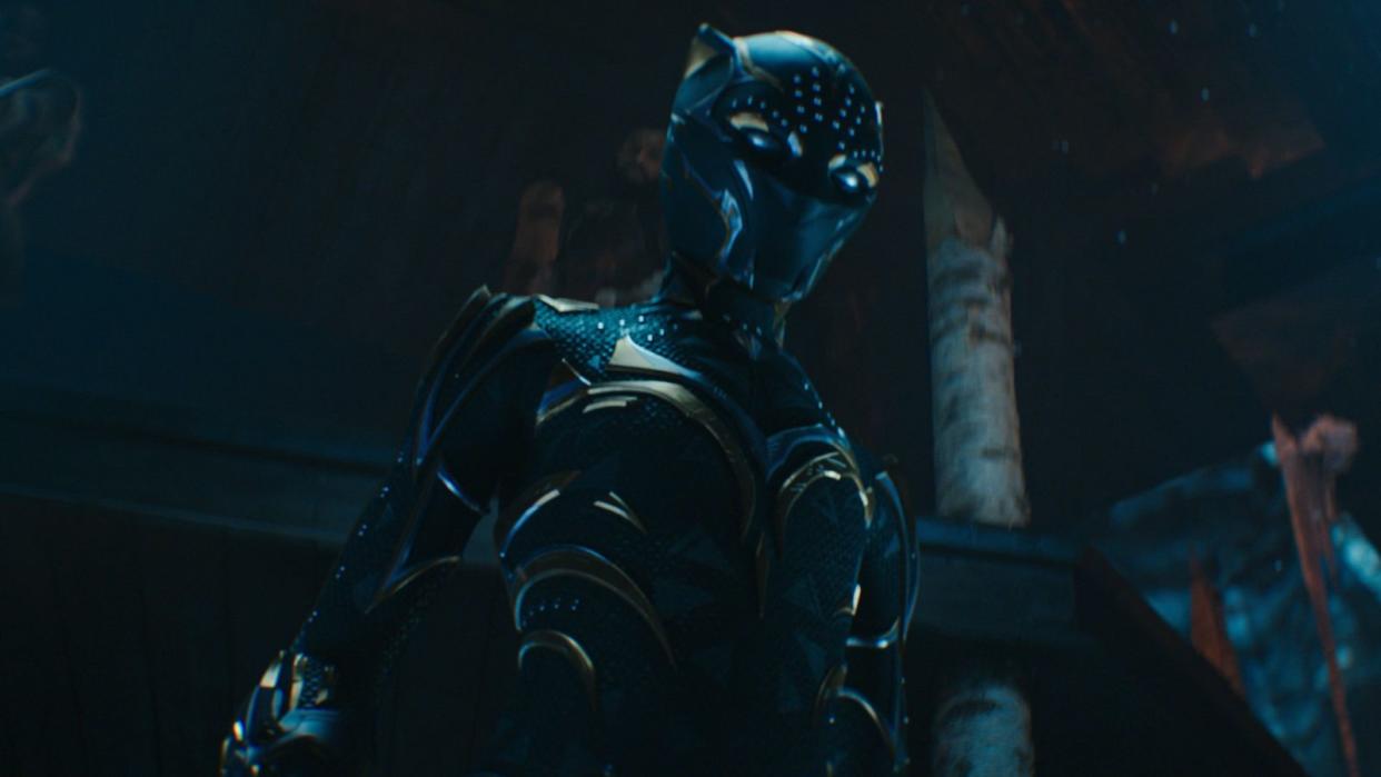 Letitia Wright übernimmt als Shuri die Rolle ihres Bruders T'Challa nach dessen Tod. Erste Prognosen rechnen mit einem sehr erfolgreichen Kinostart der "Black Panther"-Fortsetzung. (Bild: Disney)