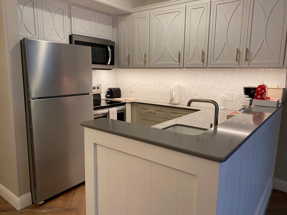 kitchen area of a villa at saratoga springs resort