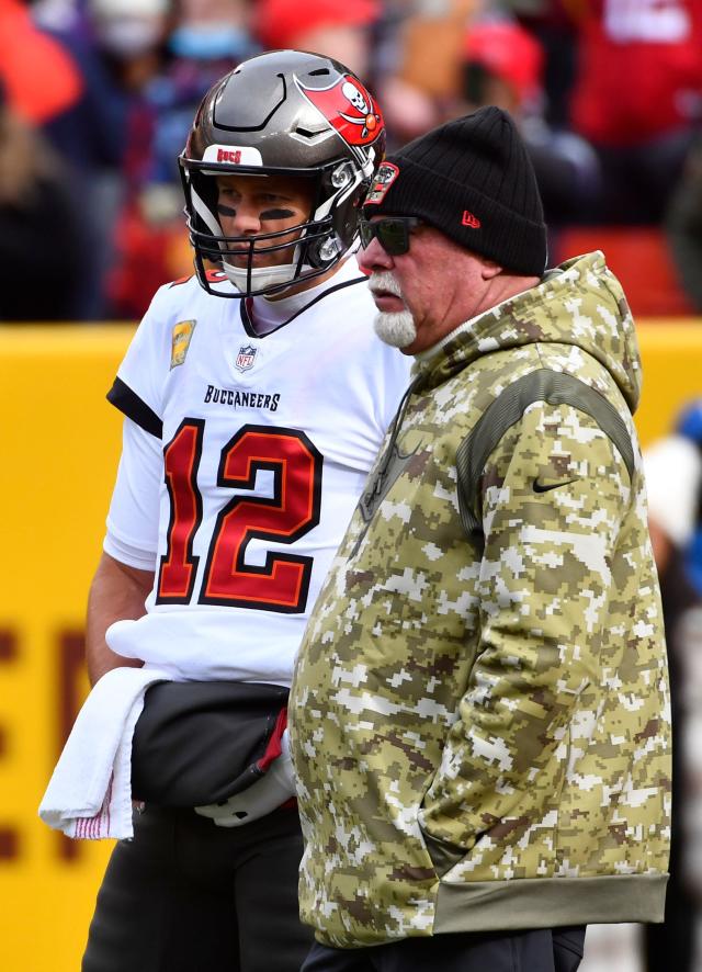 Bruce Arians hits Buccaneers player in the head