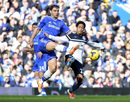 Chelsea's Branislav Ivanovic (L) challenges Everton's Steven Pienaar during their English Premier League soccer match at Stamford Bridge in London February 22, 2014. REUTERS/Toby Melville