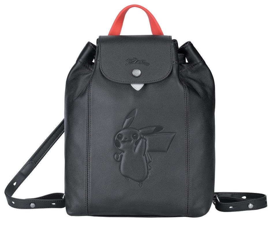 LONGCHAMP x Pokémon聯名系列Le Pliage黑色後背包。NT$23,200（LONGCHAMP提供）