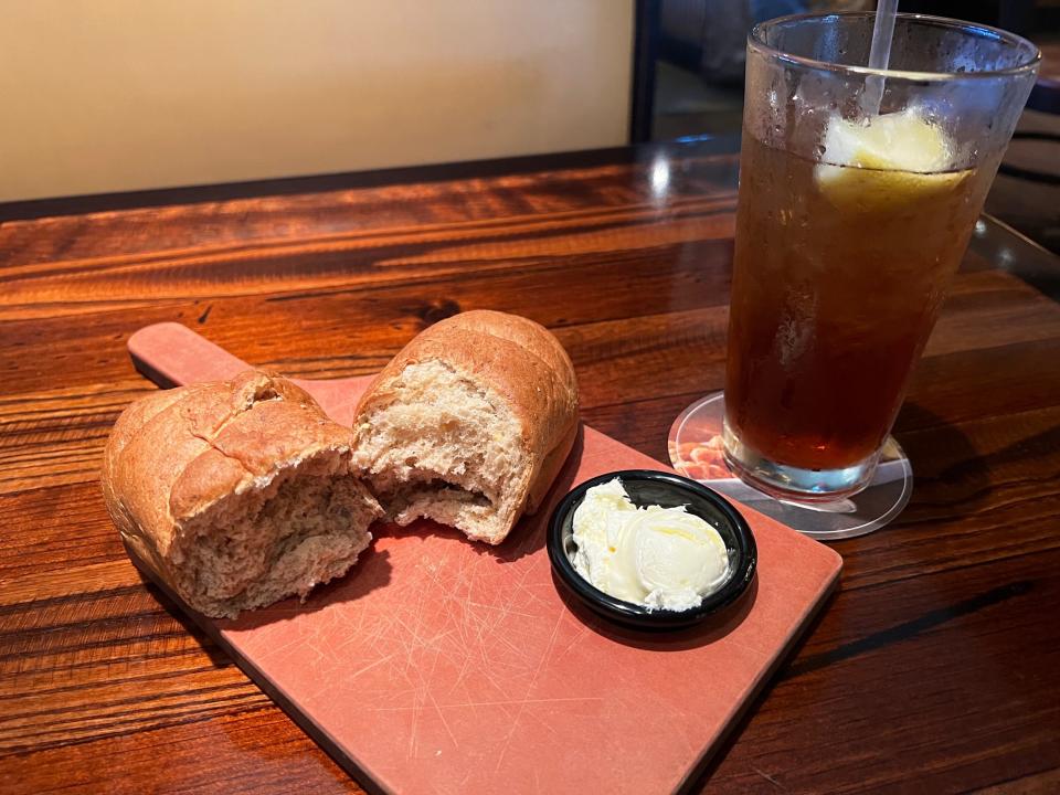 Fresh bread and sweet tea at a Longhorn Steakhouse