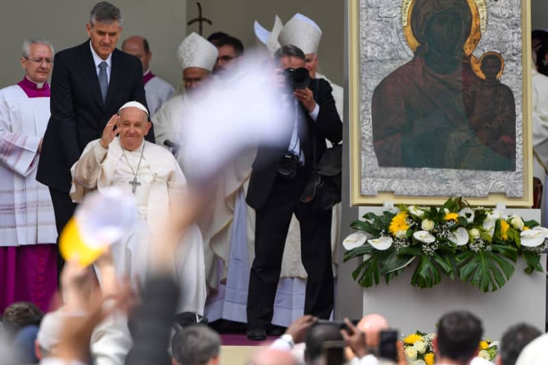 Pope Francis waves to faithful at the end of a mass in St. Mark's Square. Alessio Marini/LPS via ZUMA Press Wire/dpa