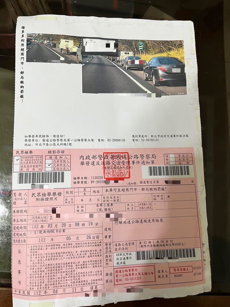 有網友行經國1南下，在路肩排隊等著下楊梅幼獅交流道，遭檢舉開罰4000元。（圖／翻攝自爆料公社臉書）