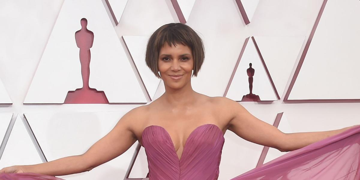 Halle Berry's Legs Look So Toned In Her New Swimsuit Instagram Photo