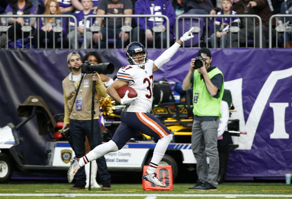 <p>Chicago Bears cornerback Bryce Callahan returns a punt 59-yards for a touchdown during the first half of an NFL football game against the Minnesota Vikings, Sunday, Dec. 31, 2017, in Minneapolis. (AP Photo/Bruce Kluckhohn) </p>