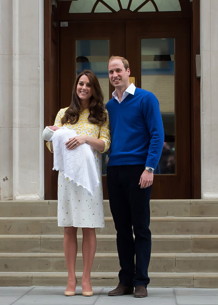 <span>The Duchess of Cambridge opted for a sunny yellow dress by Jenny Packham as she presented Princess Charlotte to the world. (Photo: Getty Images)</span>