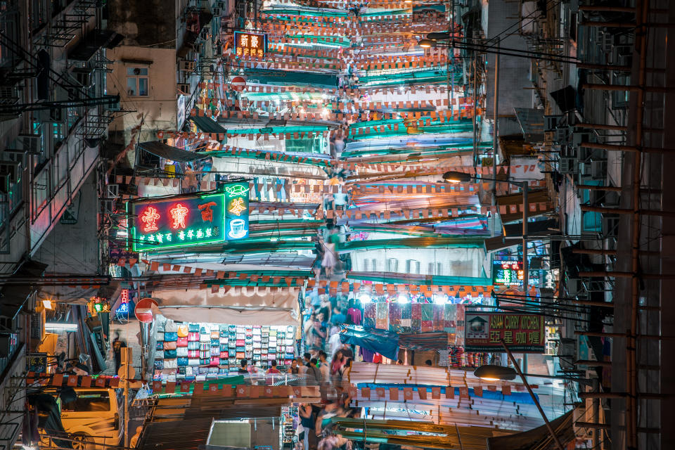 Temple Street Night Market. (Photo: Gettyimages)
