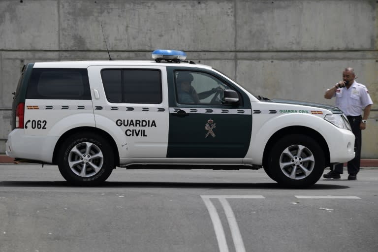 Un vehículo de la Guardia Civil, durante una operación policial el 18 de julio de 2017 en Madrid (Javier Soriano)