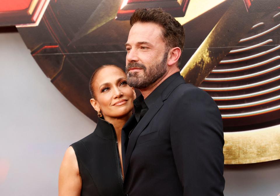 US actors Jennifer Lopez (L) and Ben Affleck arrive for the world premiere of 