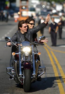 Tom Cruise and Katie Holmes at the Los Angeles fan screening of Paramount Pictures' War of the Worlds