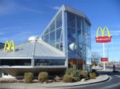 En Rosswell, Nuevo México, puedes comer en este McDonald's. “A mis hijos les encantó”, comentaba la usuaria que lo mostraba. (Foto: Twitter / <a href="http://twitter.com/iMakeArtifacts/status/1259099172927606784?s=20" rel="nofollow noopener" target="_blank" data-ylk="slk:@iMakeArtifacts;elm:context_link;itc:0;sec:content-canvas" class="link ">@iMakeArtifacts</a>).