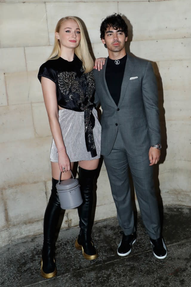 Sophie Turner's Baby Bump In Leather Dress – Louis Vuitton Show