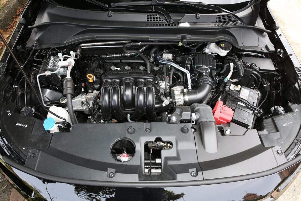 取消以往1.8升SOHC引擎配置，改搭1.5升DOHC i-VTEC自然進氣汽油引擎，擁有121hp、14.8kgm最大馬力及扭力輸出。 圖25=CVT變速箱在進行優化調校之後，讓平均油耗從先前的14.5km/L大幅進步到17km/L。
