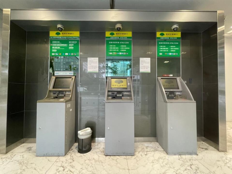 國泰 世華 ATM 網 銀 8 日 大 當 機 ， 11 日 公布 補償 方案 6 次 跨行 免 手續費。 （中央社 ／ 檔案 照片）