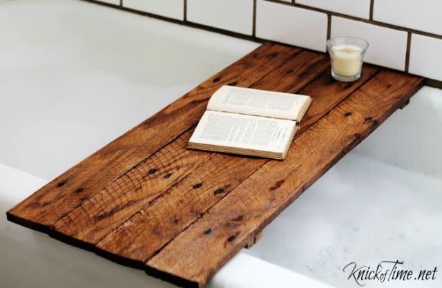 Pallet Wood Bathtub Table