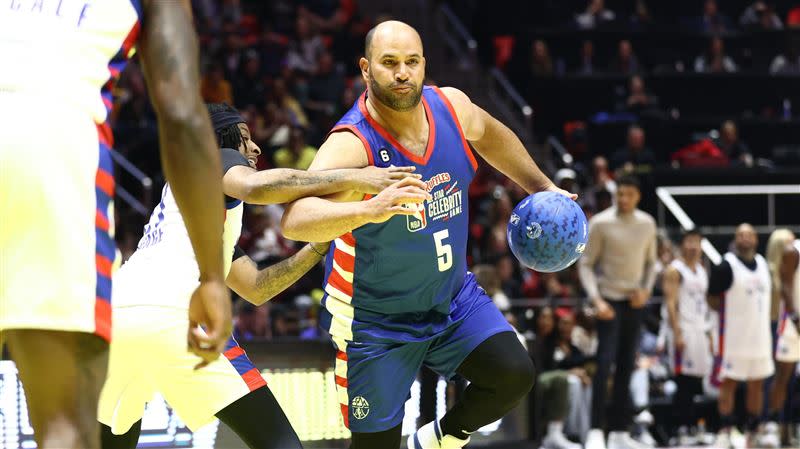 普侯斯（Albert Pujols）出席NBA明星賽名人賽。（圖／翻攝自NBA Latam推特）