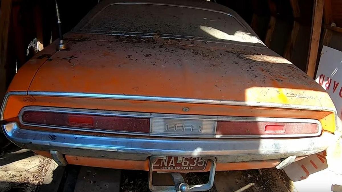 You are currently viewing 1970 Dodge Challenger hides a mess