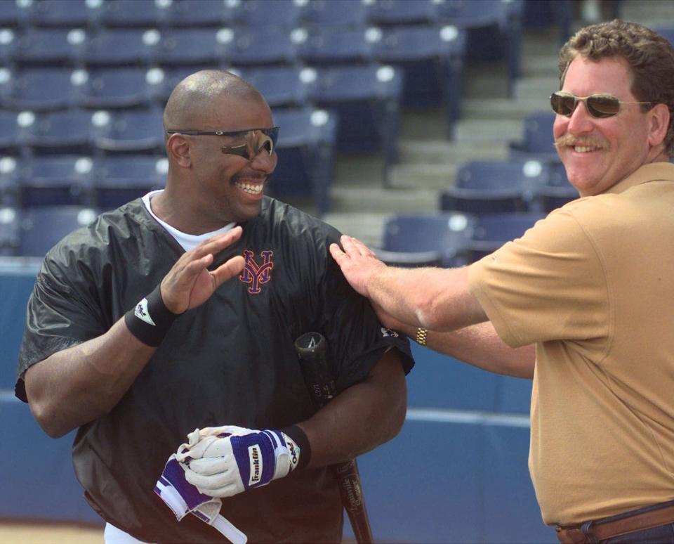 Bobby Bonilla, left, jokes with former Mets pitcher Frank Viola on the field in 1999.