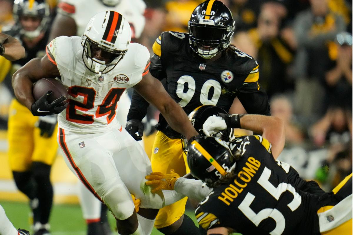 Browns RB Nick Chubb Shook Up After Hard Hit By Teammate