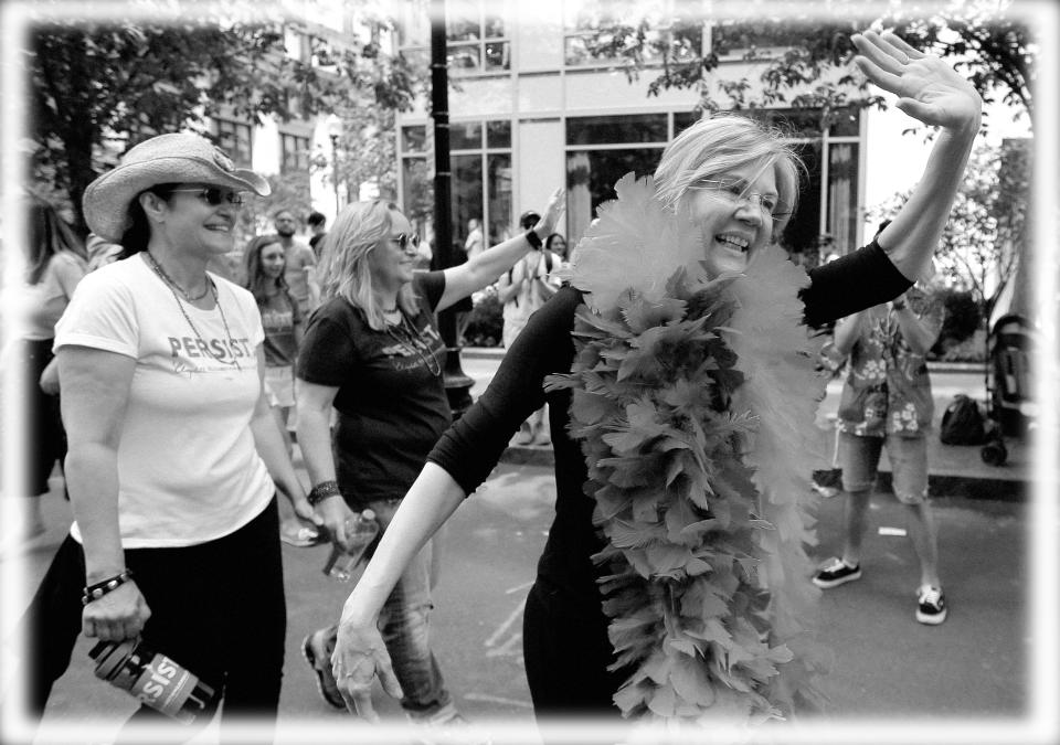 U.S. Senator Elizabeth Warren (D-MA) marches with musician Melissa Etheridge and her wife Linda Wallem in Boston's 48th Pride Parade in Boston, Massachusetts, in 2018.  (Photo: Brian Snyder/Reuters; digitally enhanced by Yahoo News)