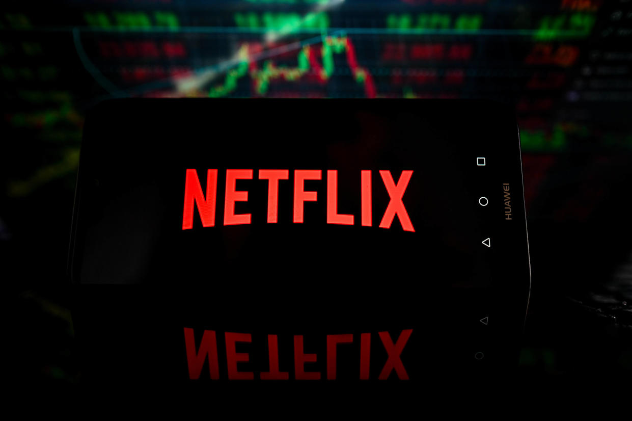 Netflix récompense le binge-watching pour les un an de son abonnement « Standard avec pub ».