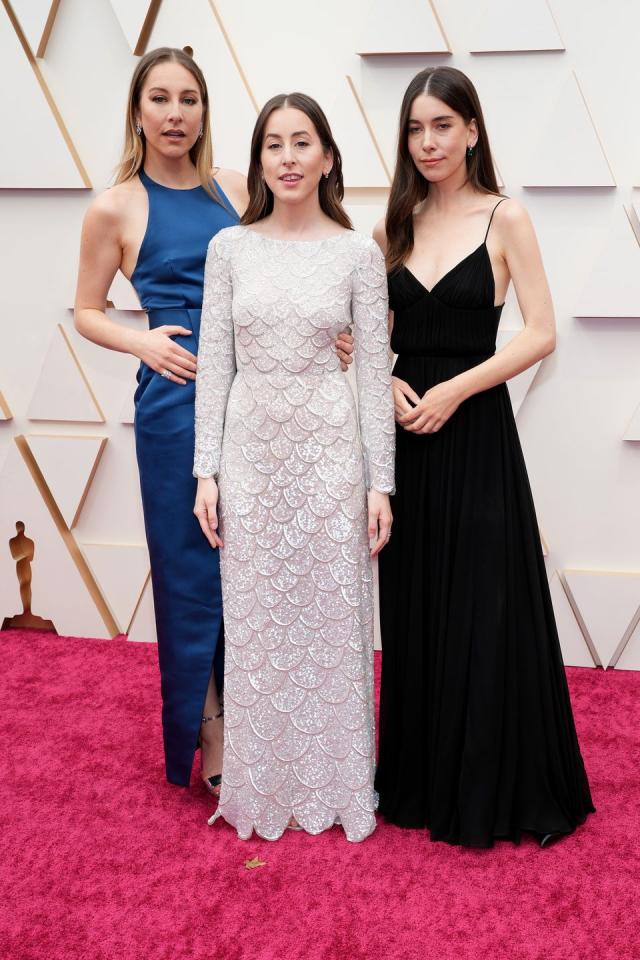 Oscars 2022: The Making Of Alana Haim's Louis Vuitton Gown Which Took Over  400 Hours To Embroider