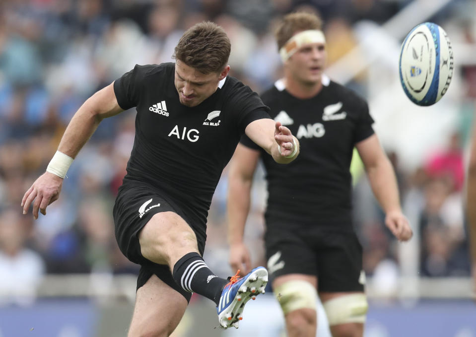 New Zealand's All Blacks Beauden Barrett kicks a penalty during a rugby championship match against Argentina's Los Pumas, in Buenos Aires, Argentina, Saturday, July 20, 2019. (AP Photo/Natacha Pisarenko)