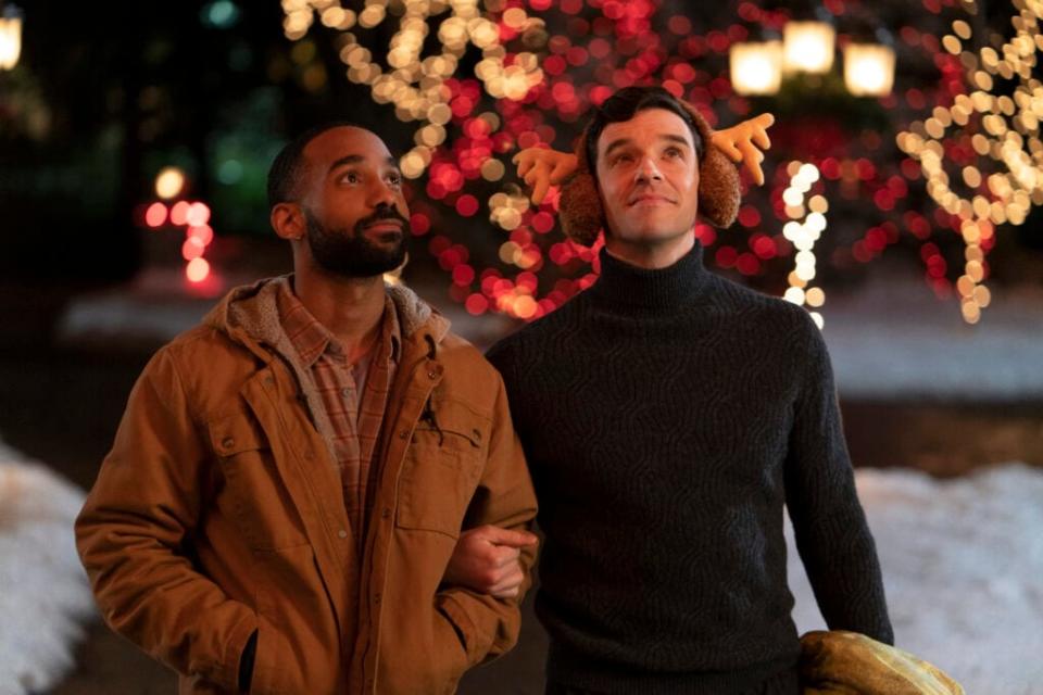 Single All The Way (L-R). Philemon Chambers as Nick, Michael Urie as Peter in ‘Single All The Way.” (Philippe Bosse/Netflix © 2021)