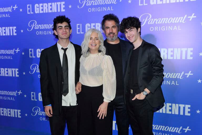 Cecilia Dopazo, en familia: con el director Juan Taratuto y los hijos de la pareja, Francisco y Santino