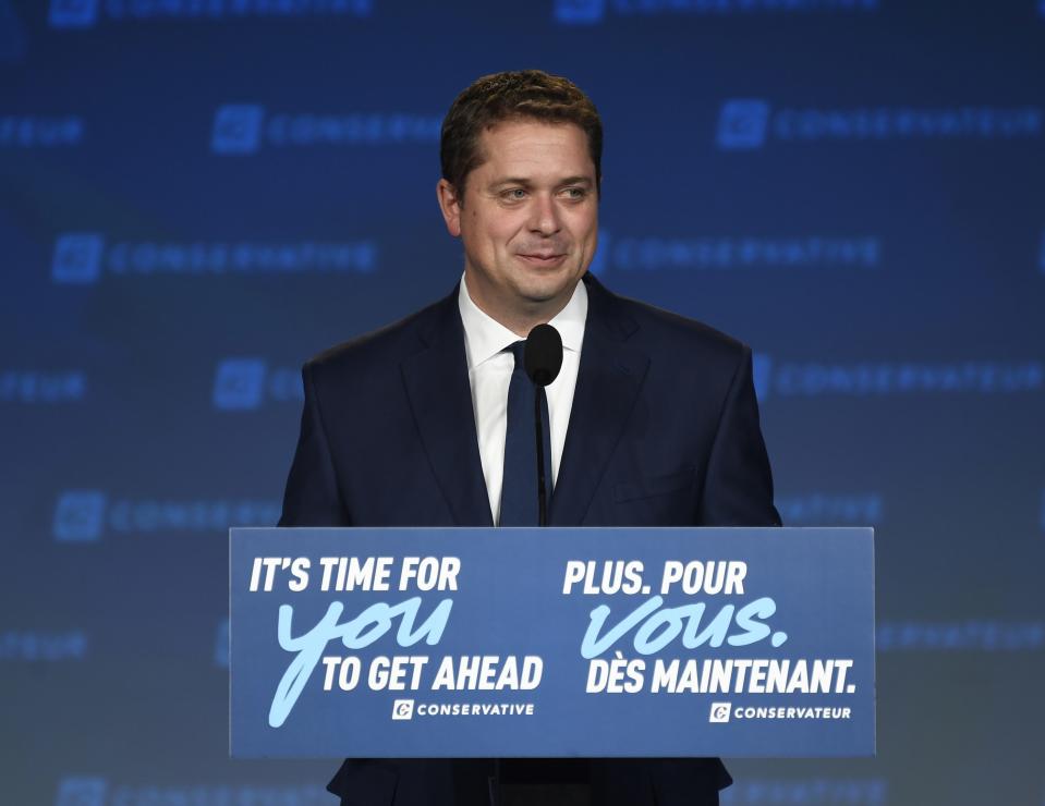 Andrew Scheer speaks to supporters at the CPC headquarters