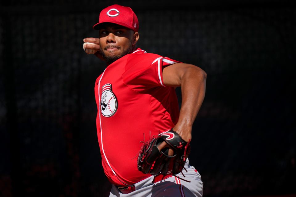 Cincinnati Reds starting pitcher Hunter Greene (21) delivers in the bullpen during spring training workouts, Friday, Feb. 16, 2024, at the team’s spring training facility in Goodyear, Ariz.