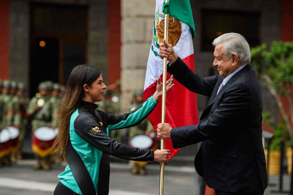 El presidente López Obrador realizó el abanderamiento de las y los deportistas mexicanas que competirán en los Juegos Panamericanos 2023, en Santiago, Chile. (Foto: Cuartoscuro)