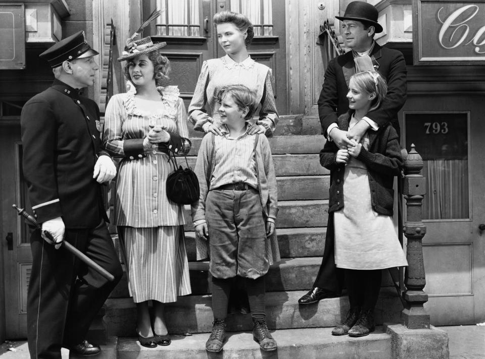 A Tree Grows in Brooklyn, 1945, l-r, Lloyd Nolan, Joan Blondell, Dorothy McGuire, Ted Donaldson, James Dunn and Peggy Ann Garner - John Springer Collection
