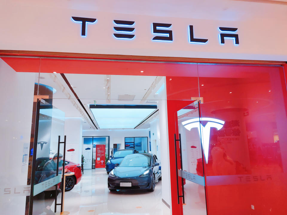 SHANGHAI, CHINA - APRIL 2, 2021 - A Tesla store for new energy electric vehicles is seen in Shanghai, China, April 2, 2021. On August 17, 2022, Tesla CEO Elon Musk said he would buy the English Premier League football club Manchester United. (Photo credit should read CFOTO/Future Publishing via Getty Images)