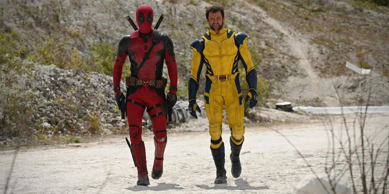 Deadpool kehrt nächstes Jahr mit Hugh Jackman als Wolverine zurück, um das Marvel Cinematic Universe (MCU) zu retten. - Copyright: Marvel Studios; @deadpoolmovie/Twitter