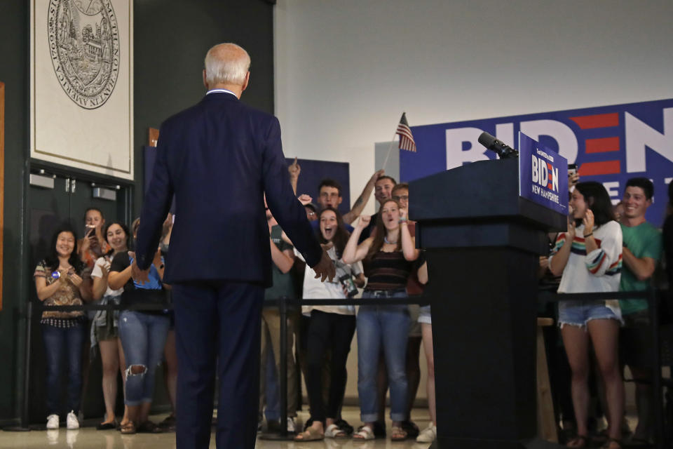 Democratic presidential candidate former Vice President Joe Biden faces cheering students during a campaign event at Dartmouth College, Friday, Aug. 23, 2019, in Hanover, N.H. (AP Photo/Elise Amendola)