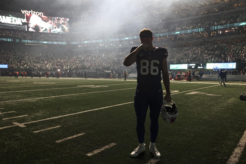 EAST RUTHERFORD, NEW JERSEY - SEPTEMBER 11: Dalton Kincaid #86 of the Buffalo Bills reacts after losing to the New York Jets in overtime following a game at MetLife Stadium on September 11, 2023 in East Rutherford, New Jersey. (Photo by Michael Owens/Getty Images)