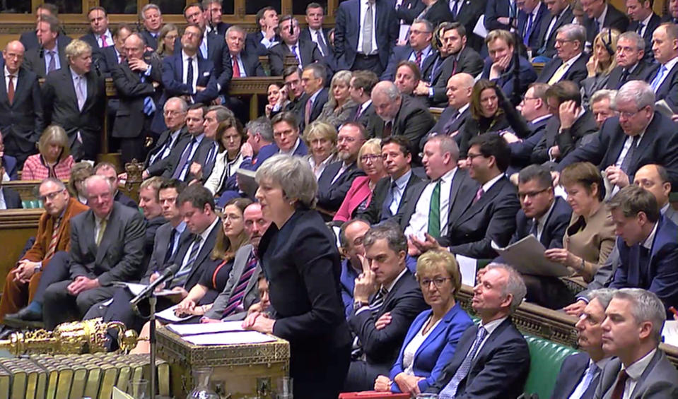 Theresa May spricht vor der Abstimmung im Unterhaus (Bild: Reuters)