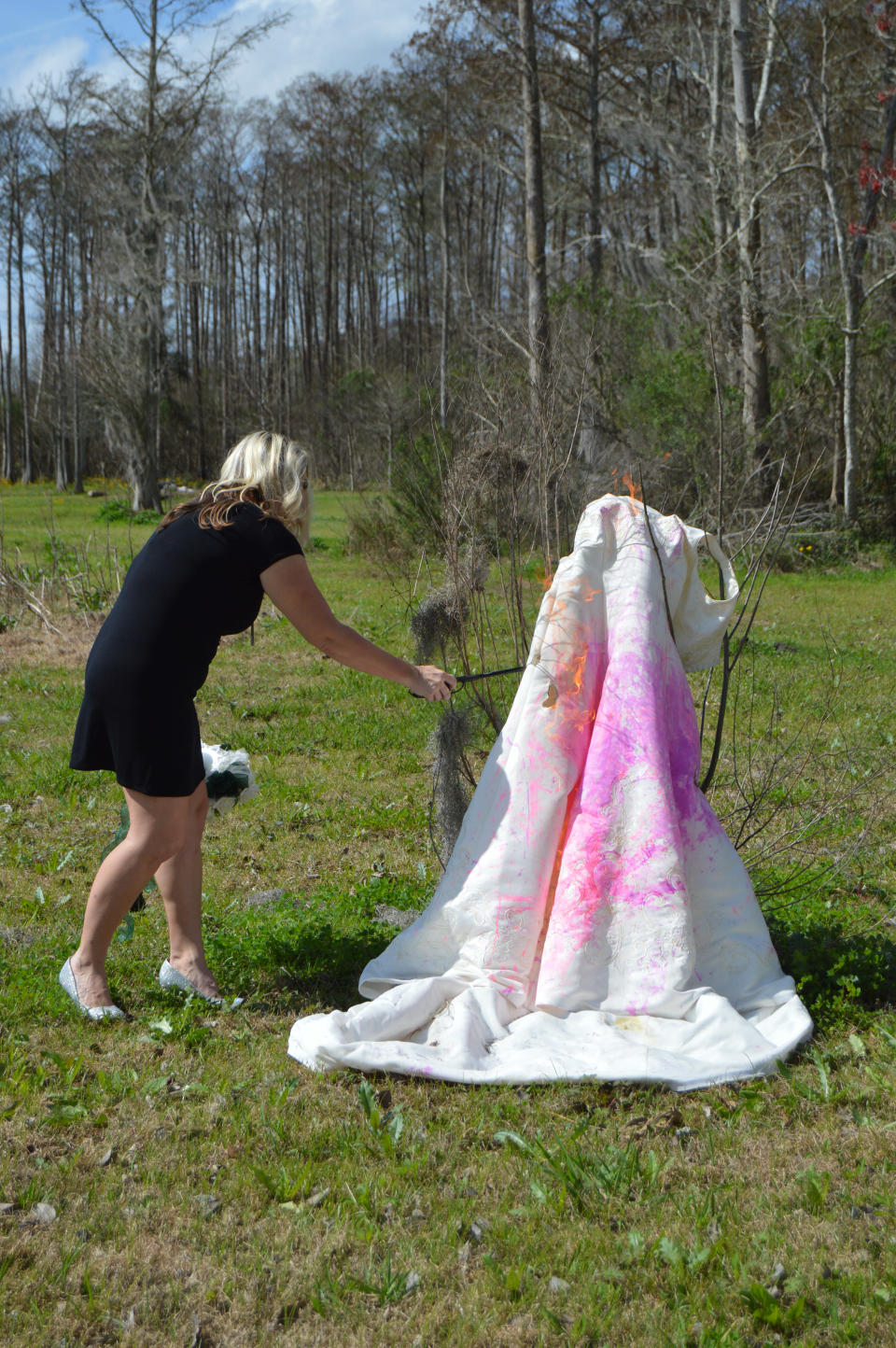 Before torching it, Kristy Scott splattered the gown with paint. (Photo: Caters News)