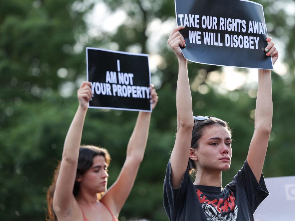 People protest the Supreme Court decision to overturn Roe v Wade abortion decision in New York City, New York, U.S., June 24, 2022. Picture taken June 24, 2022. REUTERS/Caitlin Ochs